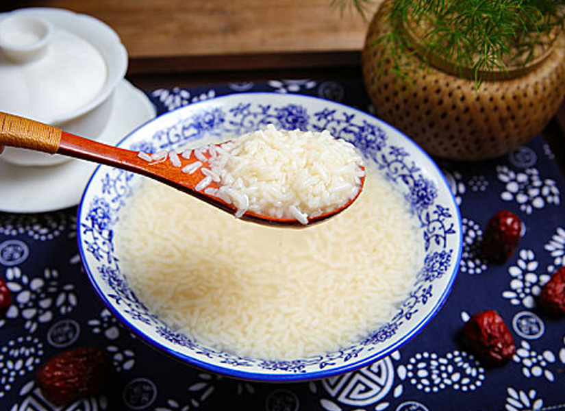 制作米酒時，糯米是蒸熟好還是煮熟好呢