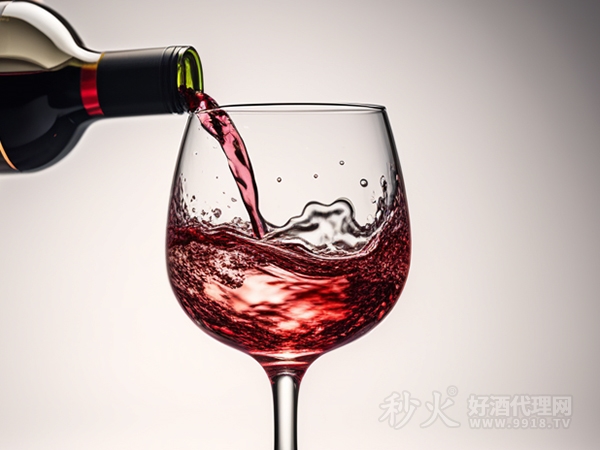 桑葚酒与葡萄酒：风味与文化的双重交响